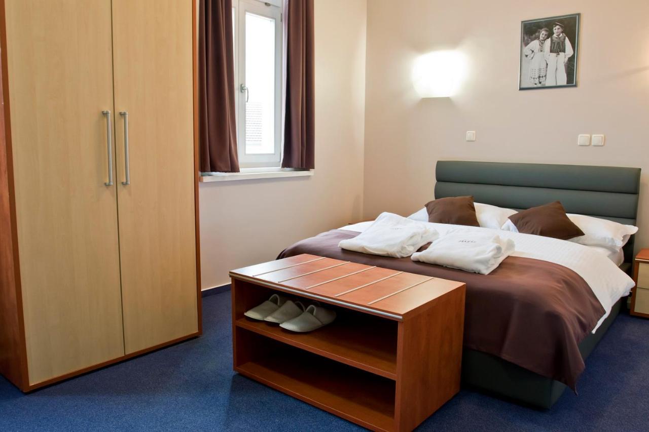 Hotel Pakrác Kültér fotó